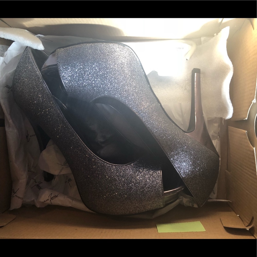 Women’s 8 sparkle bling glitter dress shoes heels